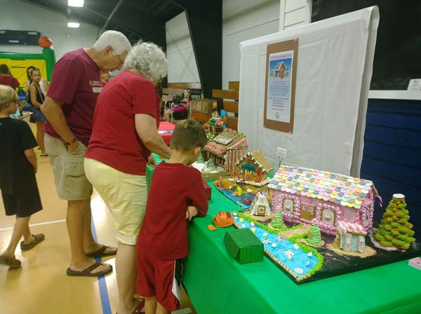 amicc-gingerbread-houses-jg-121113