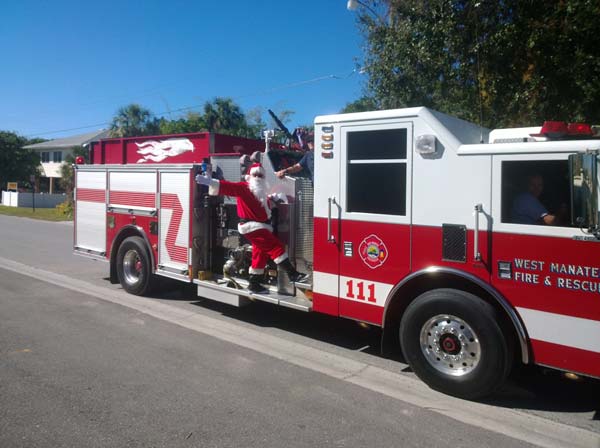 amicc-santa-arrives-1-jg-121113