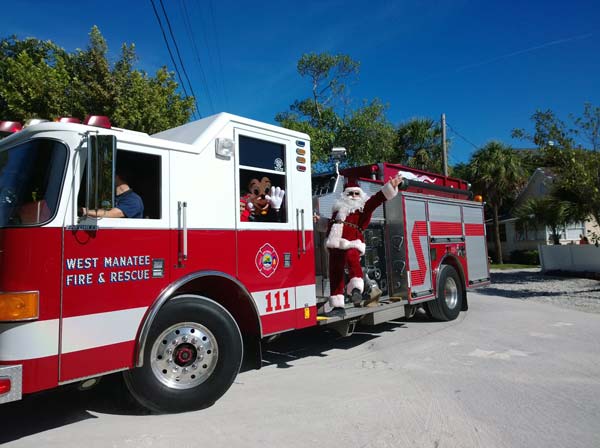 chiles-xmas-party-santa-arrives-truck-jg-121813