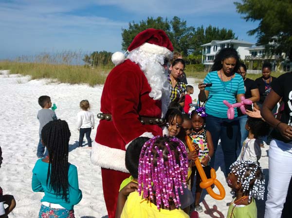 chiles-xmas-party-santa-greets-1-jg-121813