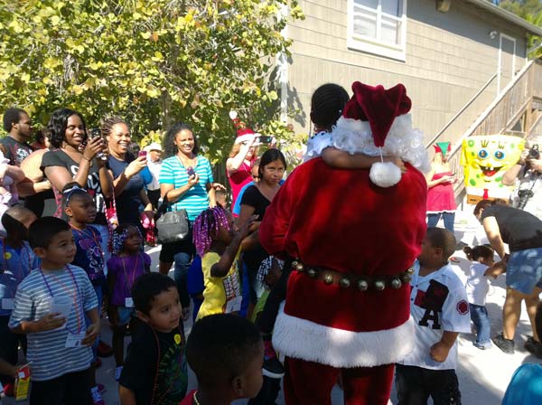 chiles-xmas-party-santa-greets-2-jg-121813