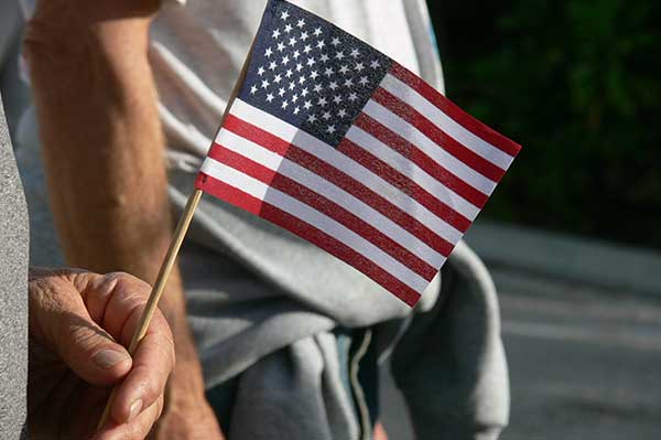 vets-day-flag-111914-ln