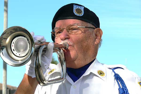 vets-day-taps-111914-ln