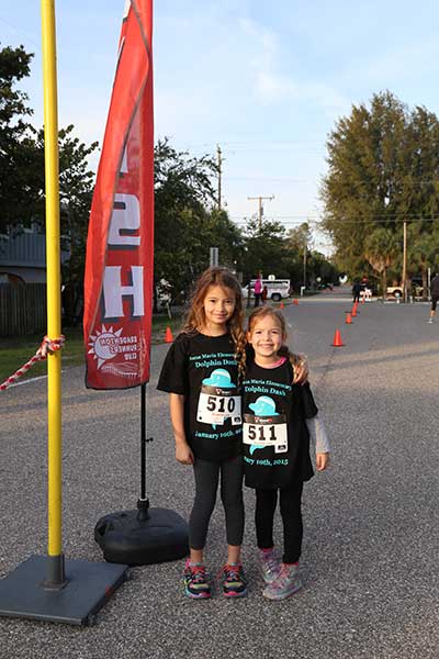 011415-dolphin-dash-Greene-sisters-KRL