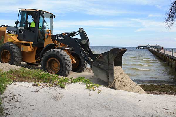 am-pier-beach-loader-092315-tr