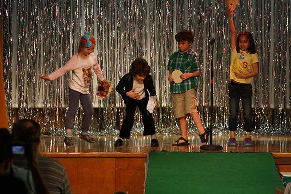 ame-talent-show-noises-021016-tr